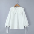Witte blouse met lange mouwen, kantwerk poppenkraag en lantaarnmouwen met veters - S / Wit