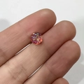 Boule de piercing langue dégradé rose et orange pailletée sur le bout du doigt - 1.6*12mm / Rouge Minéral