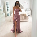 Eleganter mauvefarbener Satin-Slipdress mit Rüschensaum und Seitenschlitz in schmaler Passform - XS / Altrosa
