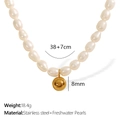Witte zoetwaterparel ketting met gouden roestvrijstalen bal hanger 38+7cm lang - Gouden zoetwaterparelketting