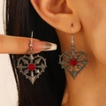 Pendientes de corazón punk gótico con cristal rojo y puntas de flecha de plata - Gancho de Oreja Corazón Zirconia Roja Estaño Antiguo (N-1130)