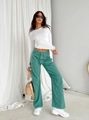 Tenue à la mode avec t-shirt blanc à manches longues et pantalon cargo vert à poches - XS / Blanc