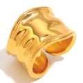Breiter verstellbarer Ring mit unregelmäßiger Textur aus 18K vergoldetem Edelstahl - Breitband Offene Wellentextur / Gold