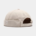 Beigefarbene Docker-Mütze aus Baumwolle mit Herz-Stickerei und Metallschnalle - Verstellbar / Beige