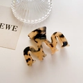 Elegant small tortoise shell square hair claw clip with geometric wavy design - 6cm / Beige Tortoise Shell