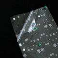 Transparente Weihnachtsfolie mit weißen Schneeflocken und festlichen grünen Bommeln - 5 Blätter/Packung / Weiß-Grün