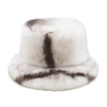 Dettaglio di un cappello da pescatore in ecopelliccia bianca con trame marmorizzate - M(56-58cm) / Beige
