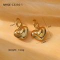 Boucles d'oreilles cœur en acier inoxydable doré 18 carats sur fond de soie jaune - Cœur Or