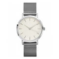 Vue de face de la montre en maille d'acier argentée avec cadran rond au style minimaliste - Bracelet en Maille d'Acier Argenté