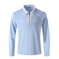 Dettaglio della polo a maniche lunghe azzurra con colletto a zip e taschino bianco - Azzurro e Bianco