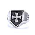 Anello a scudo vintage da uomo in acciaio inossidabile con croce e finitura argento antico - US 5 / Color Acciaio