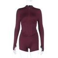 Ensemble de yoga bordeaux pour femme avec haut zippé à manches longues et short - S / Bordeaux