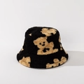 Detalle de gorro tipo pescador de lana de cordero negra con lindos osos beige - M (56-58cm) / Negro