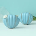 Light blue shell shaped wedding candy box with golden chain and pearl ornament - Pearl and Card Style / Light Blue