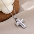 Elegante collana in argento con ciondolo a croce di perle bianche e piccoli zirconi - Stile Croce di Perla Argentata Squisita (A)