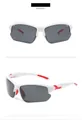 Detailweergave van sportzonnebril met wit montuur, rode antislipkussentjes en grijze lenzen - Wit Rood Frame Grijze Lens