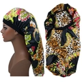 Dettaglio della cuffia da notte lunga in raso con stampa leopardata, fiori ed elastico - Floreale Nero