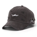Détail de la casquette grise délavée avec broderie Asher et anneaux métalliques argentés - gris foncé
