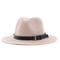 Détail d'un chapeau de paille tressé avec un ruban en cuir noir et boucle dorée - M (56-58cm) / Rose chair