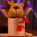Peluche de reno marrón en caja de regalo rosa navideña con texto de Navidad - Estilo Reno (Caja de caramelos-101C)
