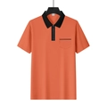 Detail eines orangefarbenen Golf-Poloshirts für Herren mit Reißverschlusskragen und Tasche - Orange/Schwarz