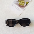 Retro-Sonnenbrille für Damen mit schwarzem Ovalrahmen, Hochglanz-Finish und dunklen Gläsern - Schwarz