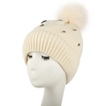 Berretto invernale in maglia beige con pompon di pelliccia e borchie a fulmine - Stile Rivetto a Fulmine / Beige