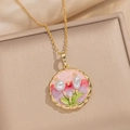 Vintage Franse barok emaille ketting met zoetwaterparels en hanger met bloemmotieven - Roze