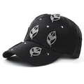 Modische schwarze Baseballkappe mit funkelnden Strass-Blattmotiven und Metall-Nieten - Schwarz
