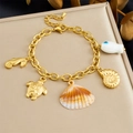 Pulsera marina bañada en oro con dijes de tortuga, caballito de mar, concha y peces - Estilo de Vida Marina (B1740)