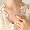 Élégant collier en titane plaqué or 18K avec pendentifs gouttes et bague étagée - Style de larme dorée