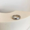 Bague élégante en laiton argenté avec zircons ronds étincelants et un design raffiné - Bague Simple en Zircone Argentée