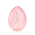Roze transparante eivormige beautyblender-etui met ventilatiegaten op witte achtergrond - Roze