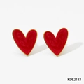 Boucles d'oreilles cœur rouge avec émail marbré et contour doré en acier inoxydable - Boucles d'Oreilles Cœur Rouges (KDE2183)