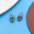 Silberne Trauben-Anhänger aus Metall mit strukturierter Oberfläche für DIY-Schmuck - 1 Stück Antik Silber Kleiner Pinienzapfen 5x11mm