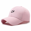 Rosa Baseballkappe mit schwarzem Smiley-Stickmotiv aus hochwertiger Twill-Baumwolle - Verstellbar / Rosa