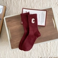 Gebreide wijnrode sokken met witte letter C borduring en geribbelde textuur - Eén maat / Ancorra Rood