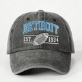 Detailopname van de grijze vintage baseballpet met blauw Detroit-borduurwerk en football-logo - Eén maat / Zwart