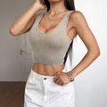 Top corto in maglia a coste con scollo a V in colore beige kaki stile sportivo Y2K - S / Cachi
