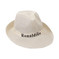 Beigefarbener Strohhut mit breiter Krempe, Ronaldinho-Schriftband und klassischem Jazz-Stil - 58cm Einheitsgröße / Gebrochenes Weiß