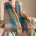 Écharpe d'hiver à carreaux surdimensionnée avec glands colorés en vert et camel - Couleurs De La Climatisation : Marron Vert Et Violet / 250cm