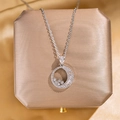 Silberne Stern-Mond-Halskette mit funkelnden Zirkonia-Steinen im himmlischen Design - Stern-Mond-Halskette