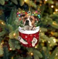 Weihnachtshund-Anhänger mit einem Welpen im roten Strumpf und Rentiergeweih - Gefleckter Pitbull