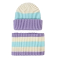 Dettaglio del set berretto e sciarpa a righe con trama a costine viola e blu - S / Viola Menta & Beige