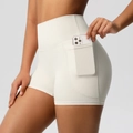 Détail de short de yoga taille haute avec poche latérale pratique pour téléphone - S / Bottoms / Ivoire Clair