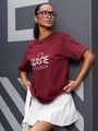 Ρετρό μπορντό βαμβακερό t-shirt με στάμπα κειμένου και λευκή πλισέ φούστα μόδας - S / Μπορντό