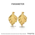 Makroaufnahme der 34x24mm Gold-Edelstahl-Ohrringe mit fein texturierten Blattadern - Gold (KE114484-KFC)