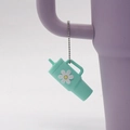 Llavero de copa de silicona verde menta con patrón de margarita blanca y cadena de bolas - Llavero / Vaso de Flores Verde Menta con Cadena de Bolas