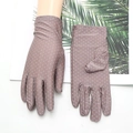 Elegant brown women's sun protection gloves with white polka dots for driving - Polka Dot / Dust Rose