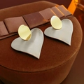 Boucles d'oreilles cœur bicolores avec finition métal brossé en couleurs or et argent - Coeur Brossé Contraste Argent Or (65#)
